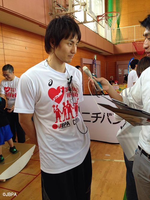 選手会3（IBC岩手放送の取材を受ける）