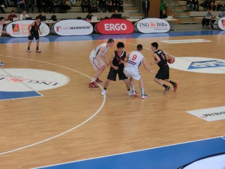 各国、日本代表をスカウティングし、オンボールスクリーンに対する対応を変えてきた。そこに対する、対応／状況判断は今後の課題である